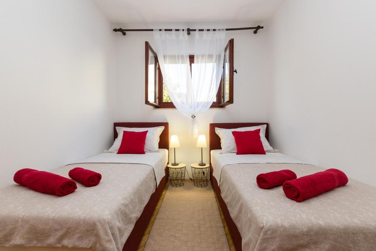 Apartments With A Parking Space Kastel Stafilic, Kastela - 16086 מראה חיצוני תמונה