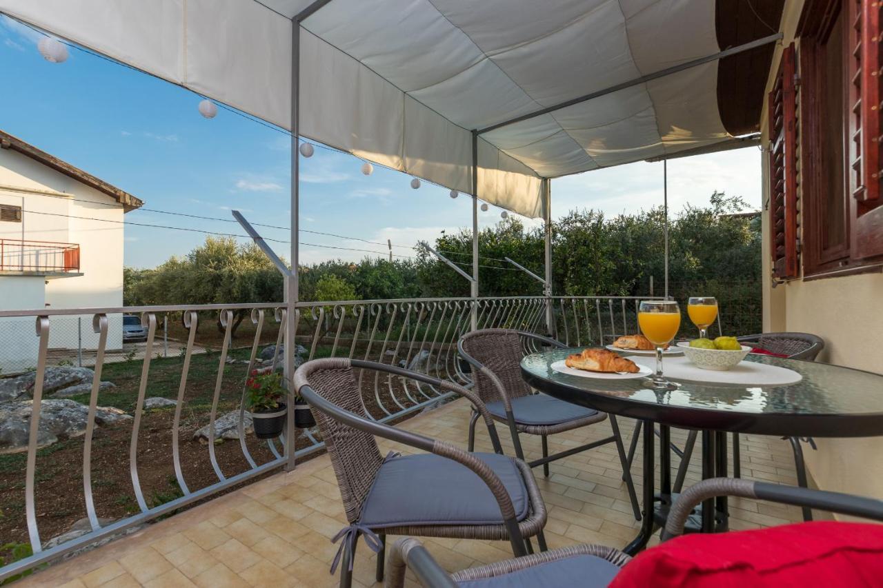 Apartments With A Parking Space Kastel Stafilic, Kastela - 16086 מראה חיצוני תמונה